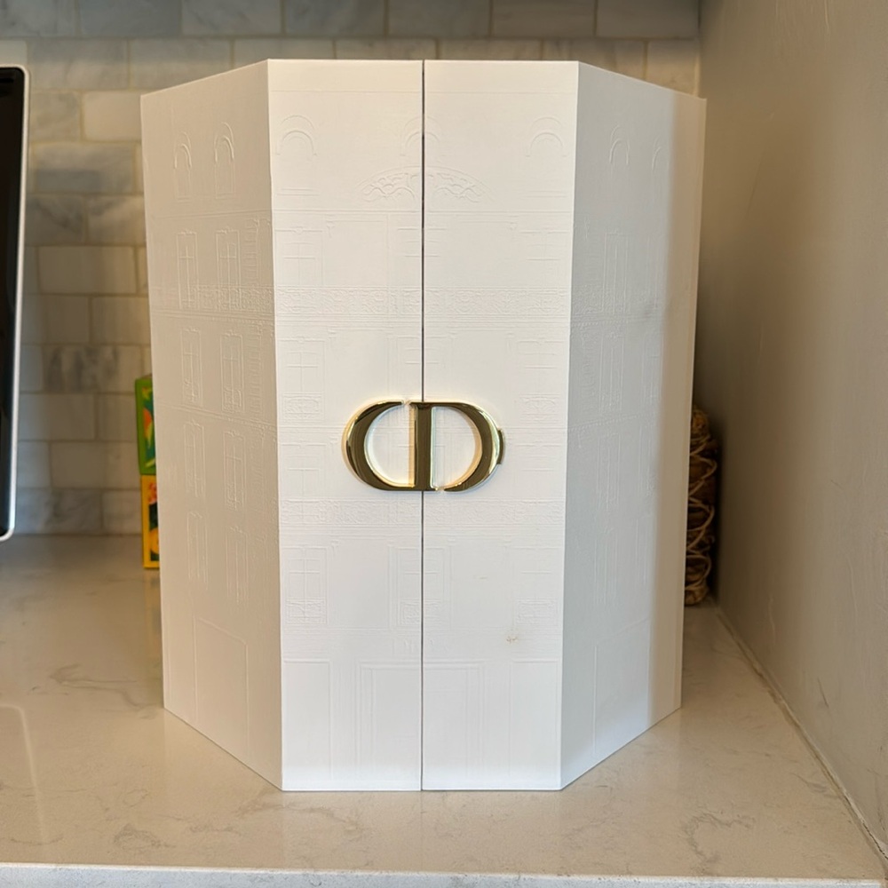 CHRISTIAN DIOR Le 30 Montaigne 2024 Advent Empty